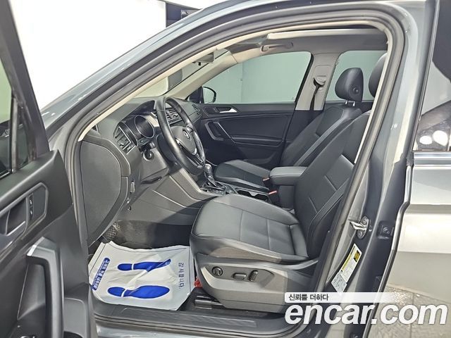 Volkswagen Tiguan 2019 — photo 11