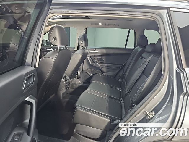Volkswagen Tiguan 2019 — photo 12