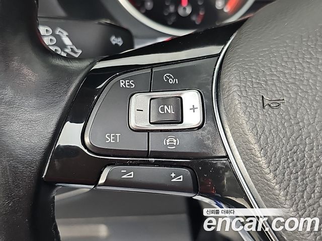 Volkswagen Tiguan 2019 — photo 16