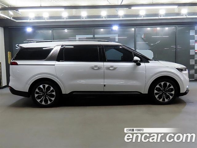 Kia Canival 2023 — photo 4