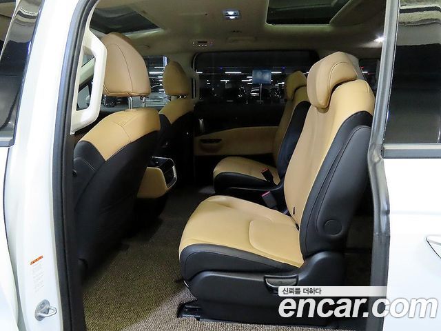 Kia Canival 2023 — photo 7
