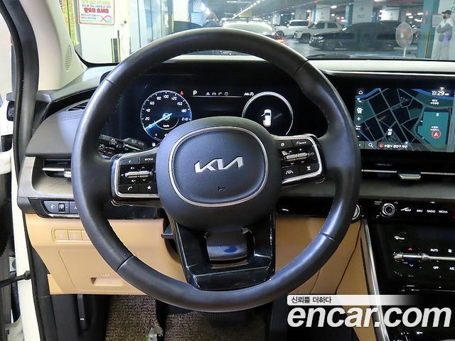 Kia Canival 2023 — photo 8