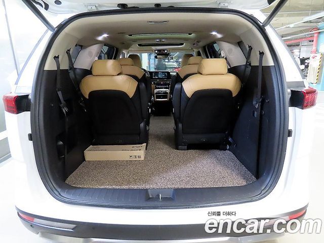 Kia Canival 2023 — photo 16