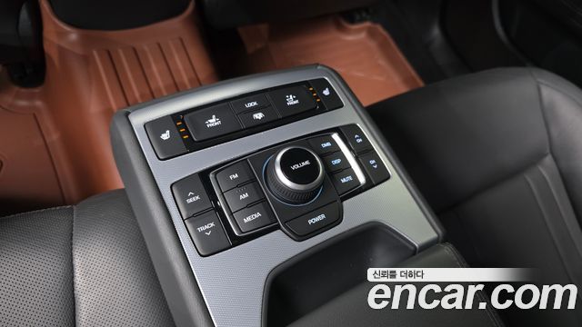 Genesis G80 2017 — photo 17