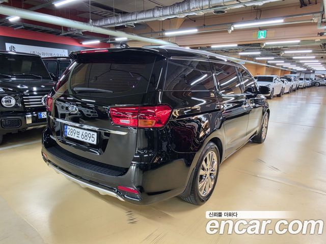 Kia Canival 2019 — photo 2