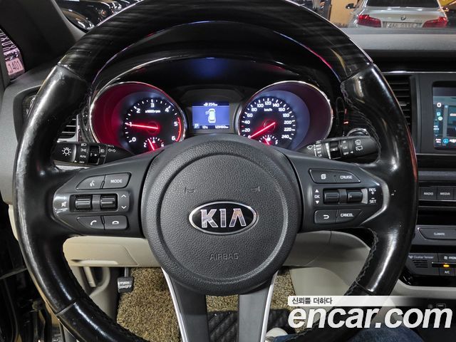 Kia Canival 2019 — photo 10