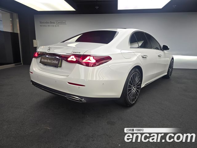 Mercedes-Benz E-Class 2025 — photo 2