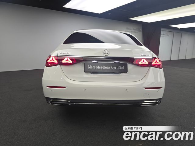 Mercedes-Benz E-Class 2025 — photo 4