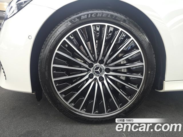 Mercedes-Benz E-Class 2025 — photo 5