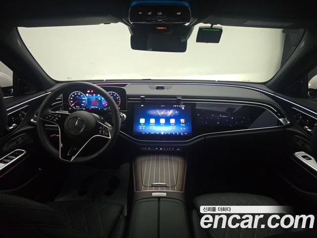 Mercedes-Benz E-Class 2025 — photo 7