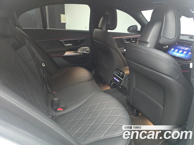 Mercedes-Benz E-Class 2025 — photo 11