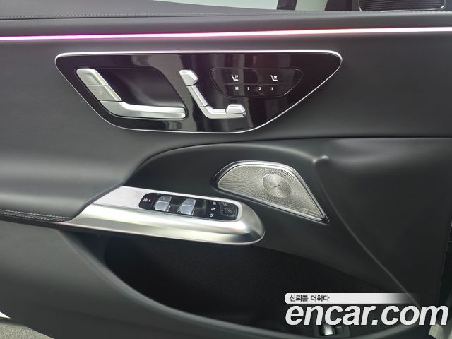 Mercedes-Benz E-Class 2025 — photo 13