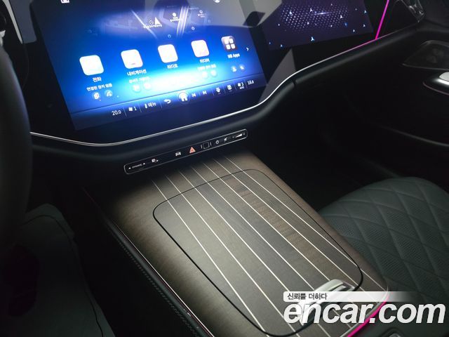 Mercedes-Benz E-Class 2025 — photo 14
