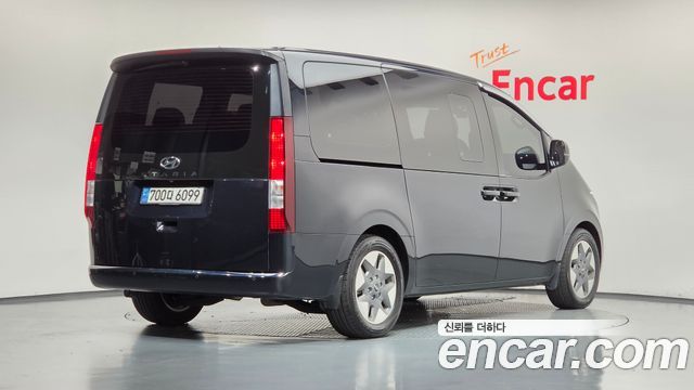 Hyundai Staria 2023 — photo 2