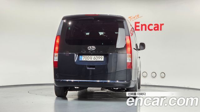 Hyundai Staria 2023 — photo 4