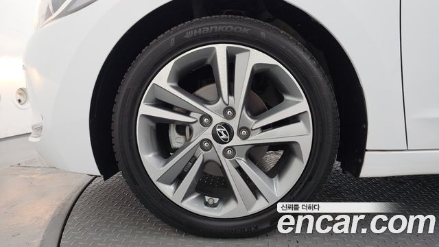 Hyundai AVANTE 2018 — photo 5