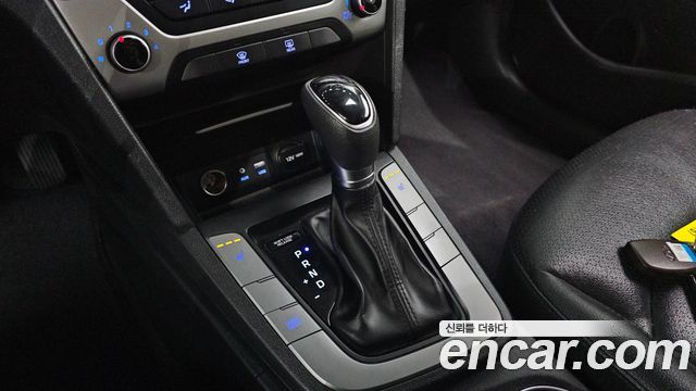 Hyundai AVANTE 2018 — photo 9