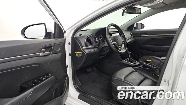 Hyundai AVANTE 2018 — photo 10