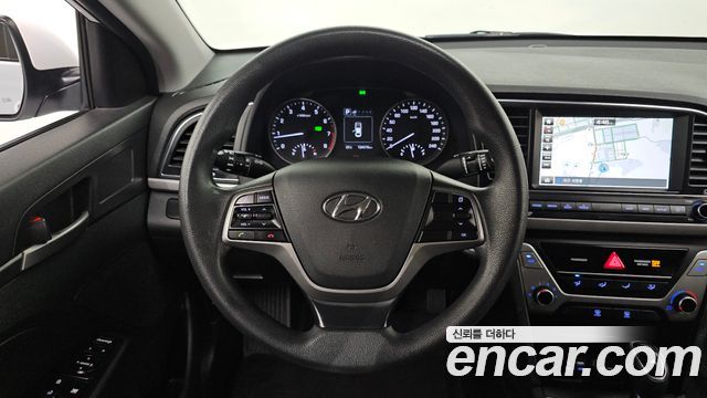 Hyundai AVANTE 2018 — photo 12