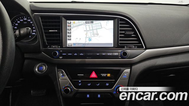 Hyundai AVANTE 2018 — photo 13