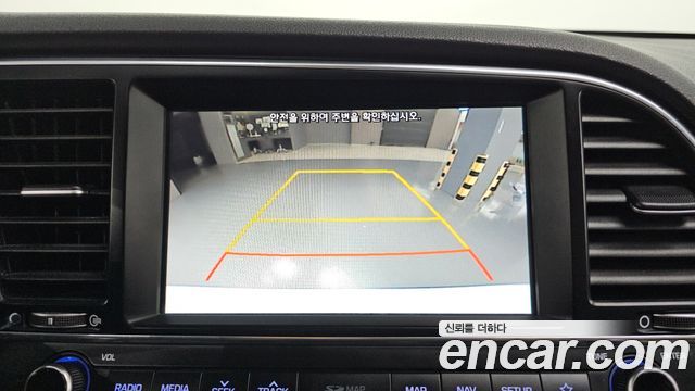 Hyundai AVANTE 2018 — photo 14