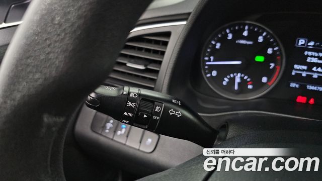 Hyundai AVANTE 2018 — photo 17
