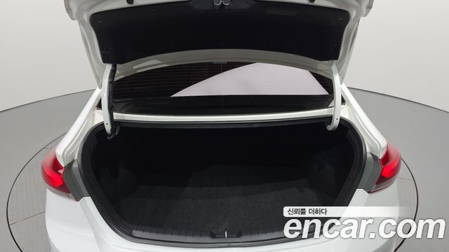 Hyundai AVANTE 2018 — photo 20