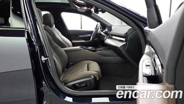 BMW 5-Series 2026 — photo 16