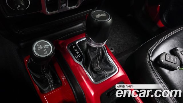 Jeep Wrangler 2021 — photo 12