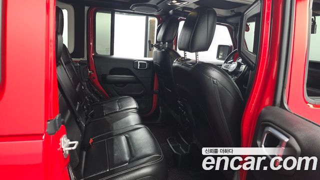 Jeep Wrangler 2021 — photo 18