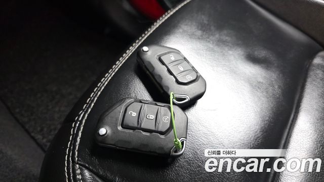 Jeep Wrangler 2021 — photo 24