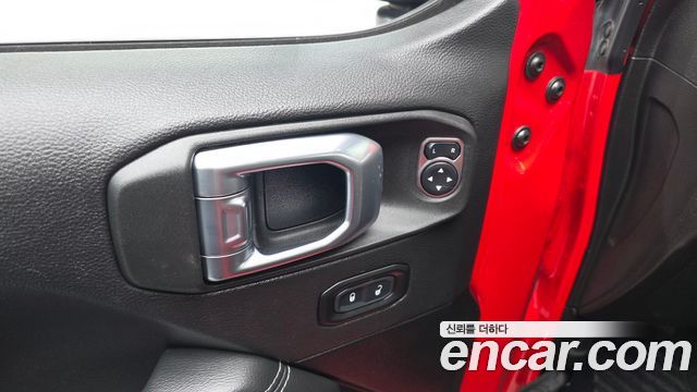 Jeep Wrangler 2021 — photo 25