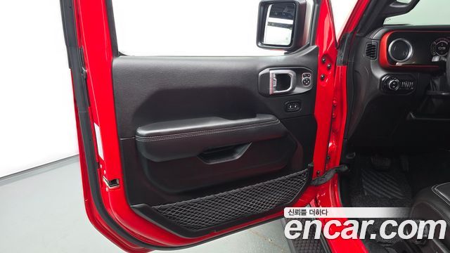 Jeep Wrangler 2021 — photo 14