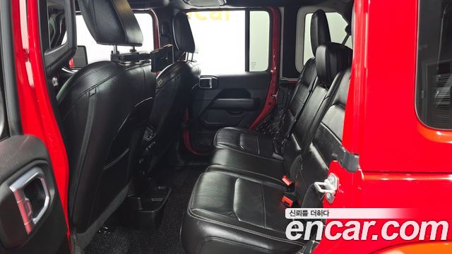 Jeep Wrangler 2021 — photo 16