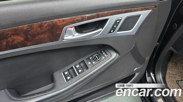Hyundai Genesis 2016 — photo 16