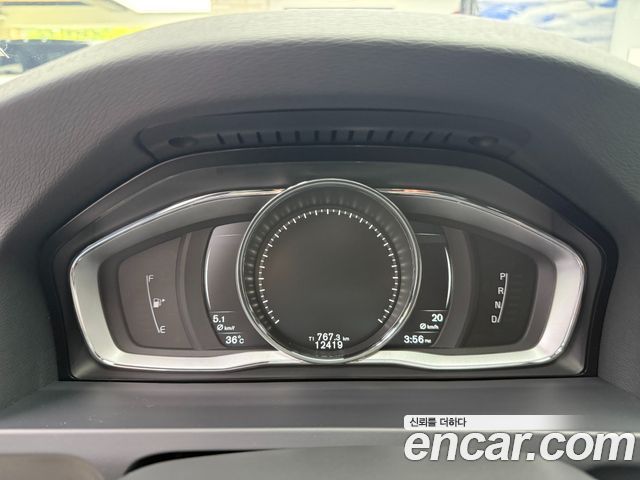 Volvo V60 2018 — photo 8