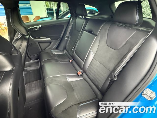 Volvo V60 2018 — photo 11