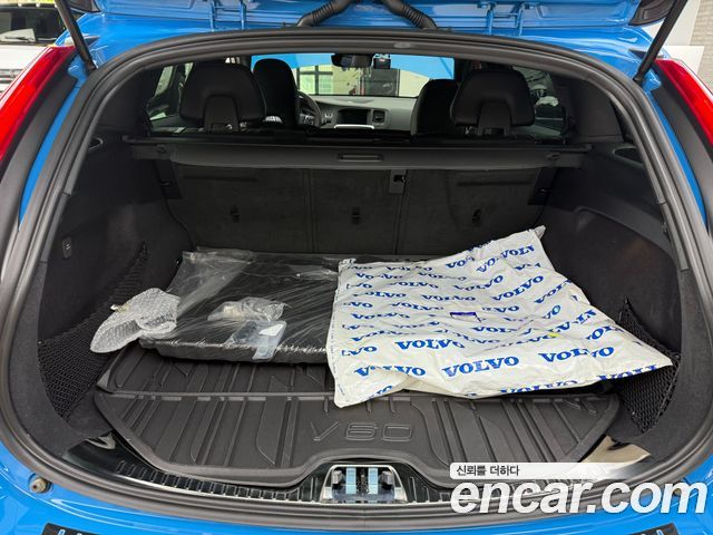 Volvo V60 2018 — photo 12