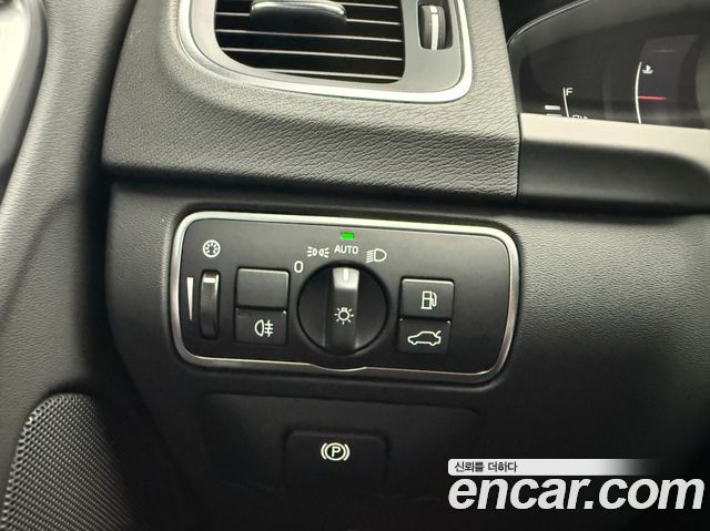 Volvo V60 2018 — photo 16