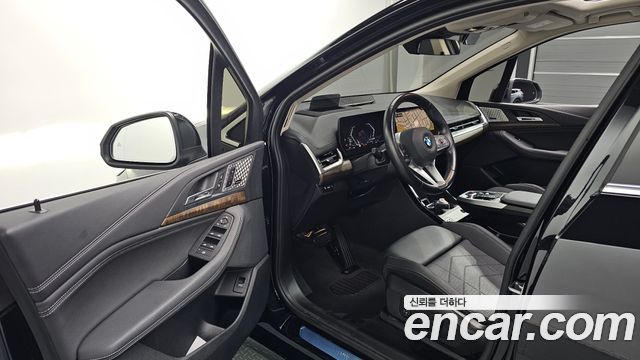 BMW 2-Series 2023 — photo 13