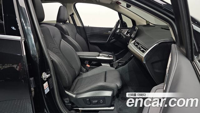 BMW 2-Series 2023 — photo 16