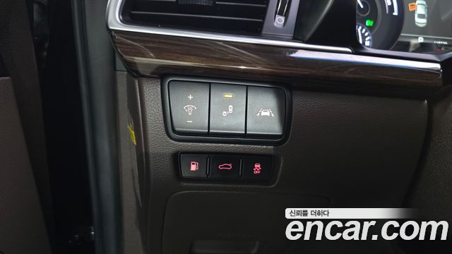 Kia K7 2018 — photo 17