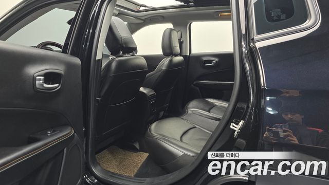 Jeep Compass 2019 — photo 11