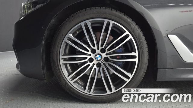 BMW 5-Series 2019 — photo 5