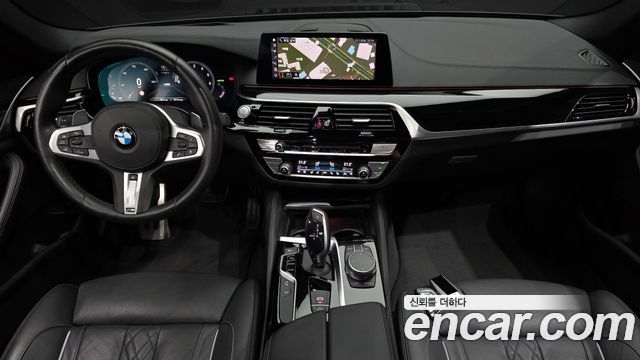 BMW 5-Series 2019 — photo 10