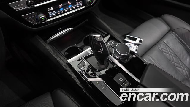 BMW 5-Series 2019 — photo 12
