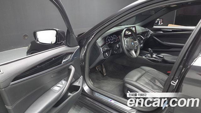 BMW 5-Series 2019 — photo 13
