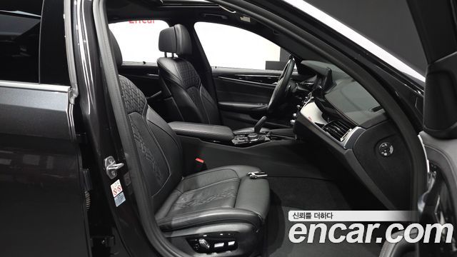 BMW 5-Series 2019 — photo 17