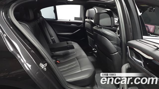 BMW 5-Series 2019 — photo 18