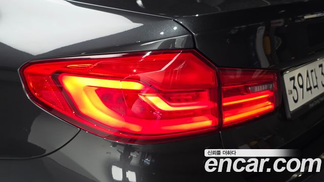 BMW 5-Series 2019 — photo 9